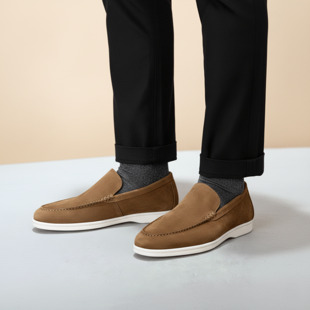 Herr loafers i mocka med dekorativ tofs och flexibelsula