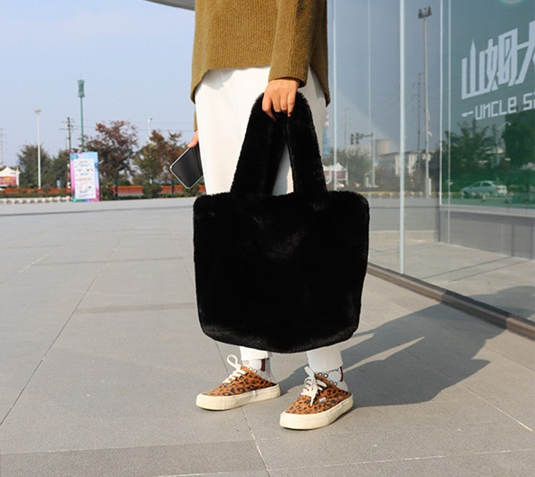 Mjuk shoppingväska fuskpäls dubbla handtag dam