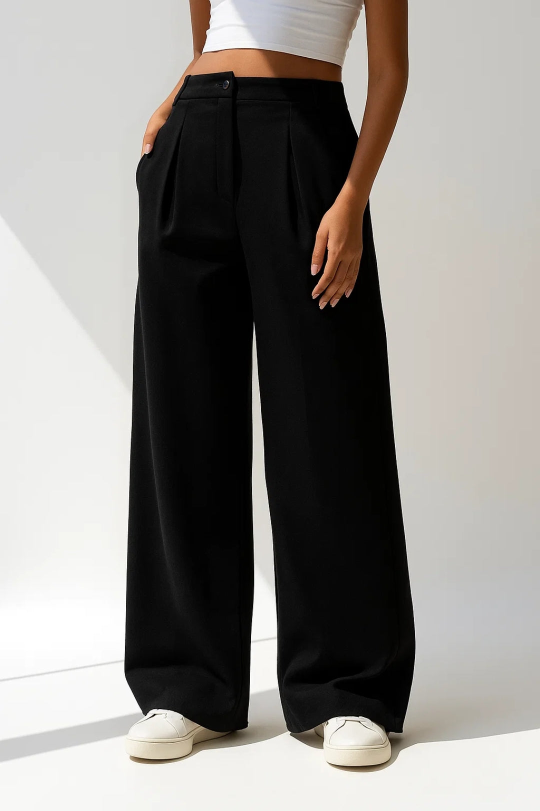 Vida dambyxor i vävt tyg med hög midja och raka ben i hellängd