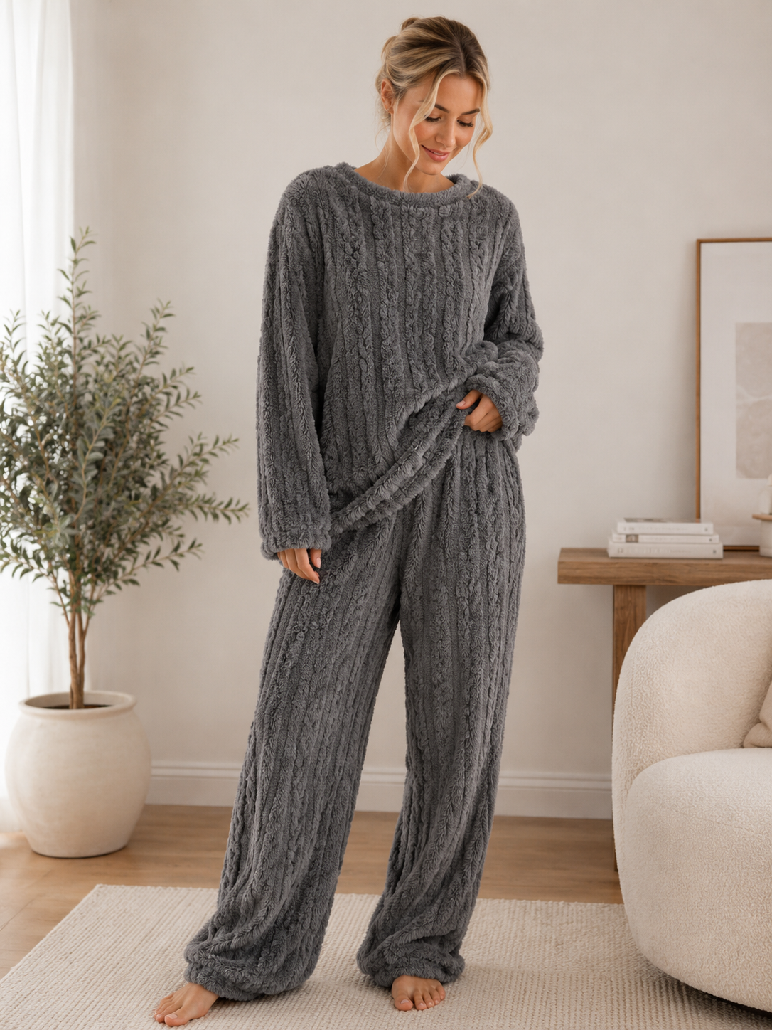 Women's fleece lounge set featuring a long-sleeved top and matching wide-leg trousers in a relaxed silhouette