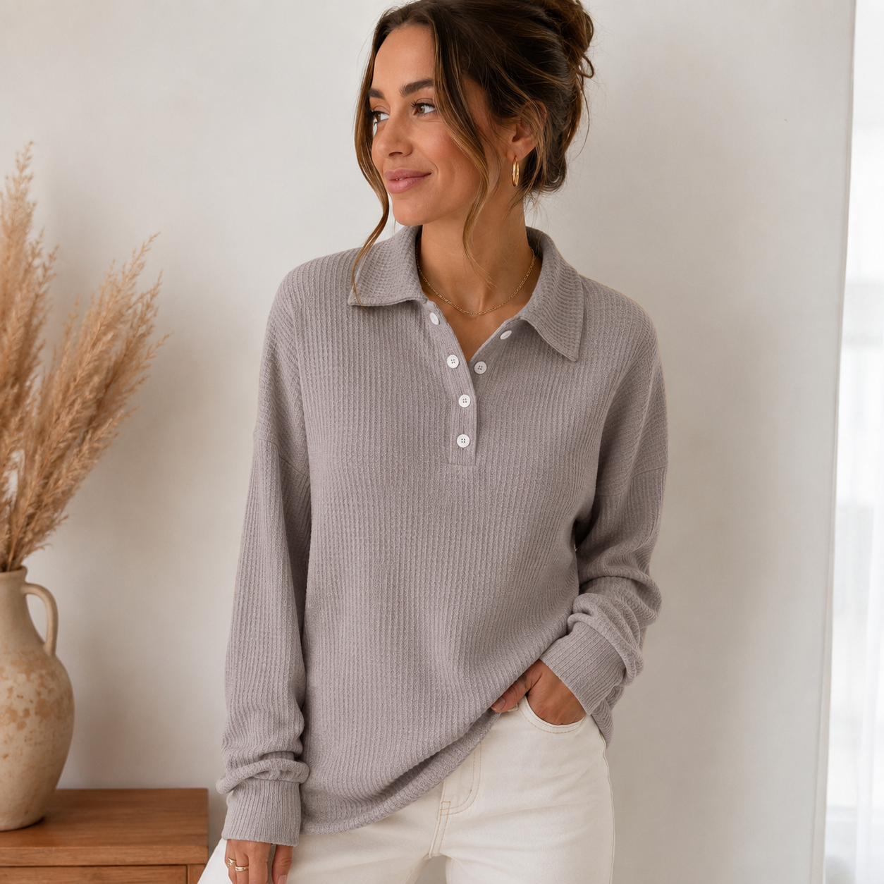 Women's relaxed waffle-knit sweater with collar and ribbed cuffs
