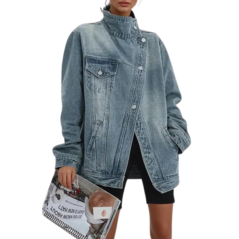 Oversized jeansjacka med asymmetrisk front och knappstängning, dammodell