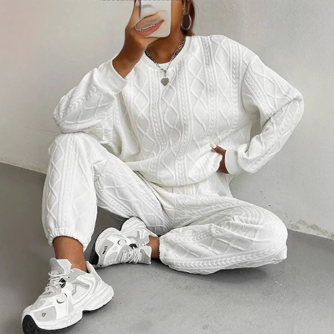 Women's knitted lounge set with cable pattern, long-sleeve sweater and tapered pants