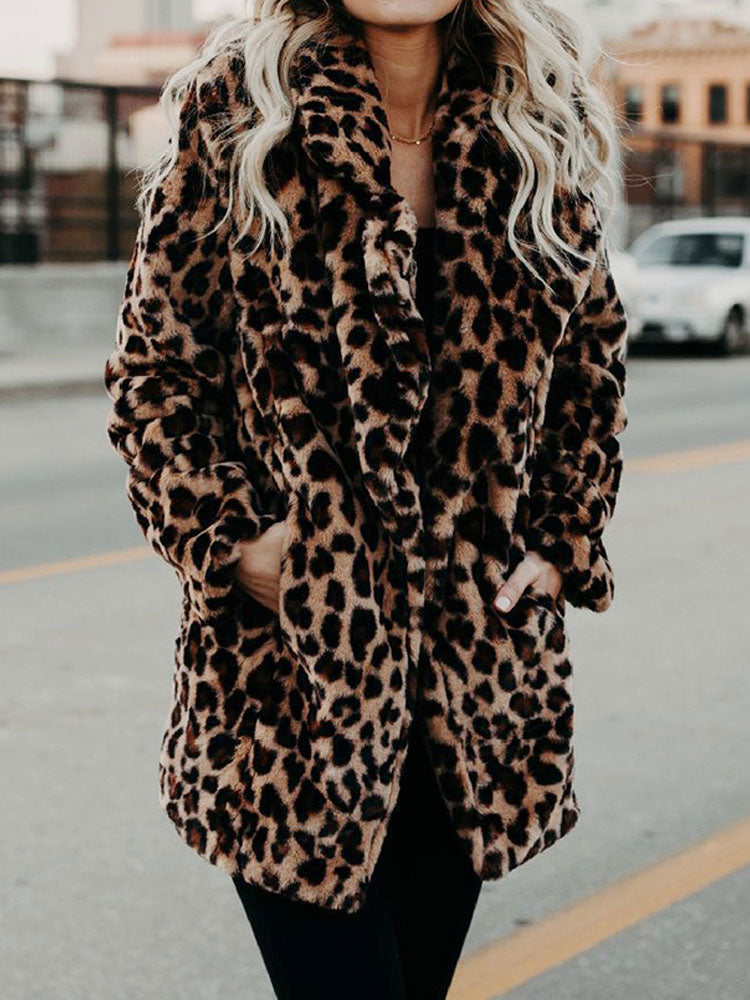 Fuskpälsjacka med leopardtryck i oversize-stil
