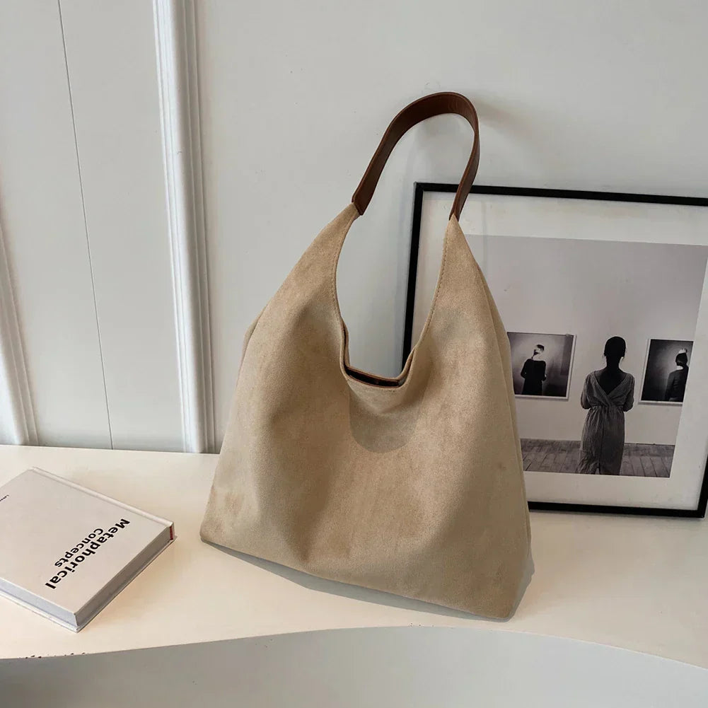 Everyday tote bag with broad shoulder strap and roomy interior