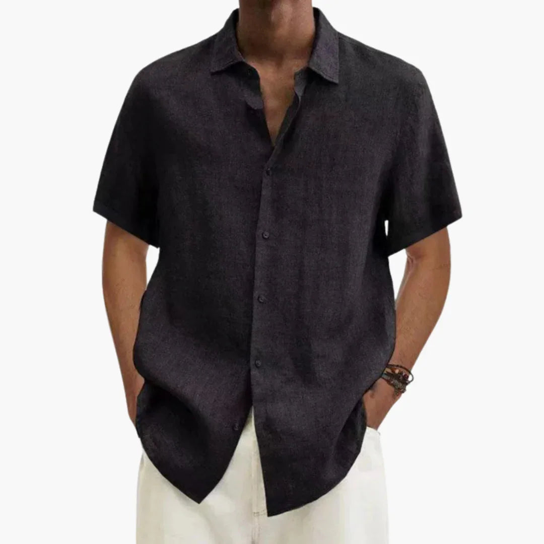 Short-sleeve men's shirt with front button closure and clean seam construction