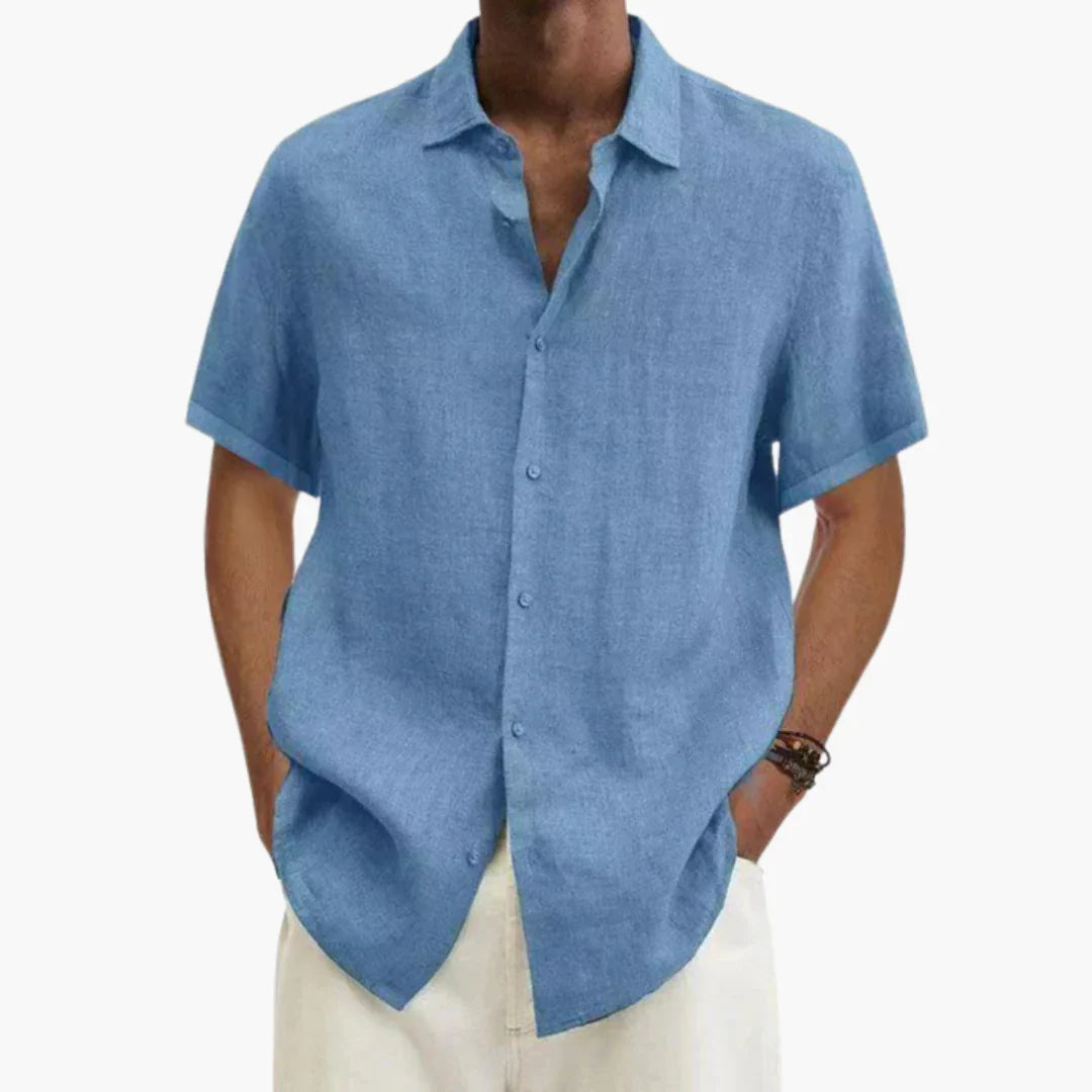 Short-sleeved men's shirt with regular fit and rounded hem