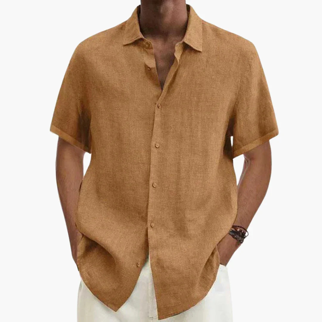 Men's short-sleeve shirt with front button closure and lightweight woven fabric