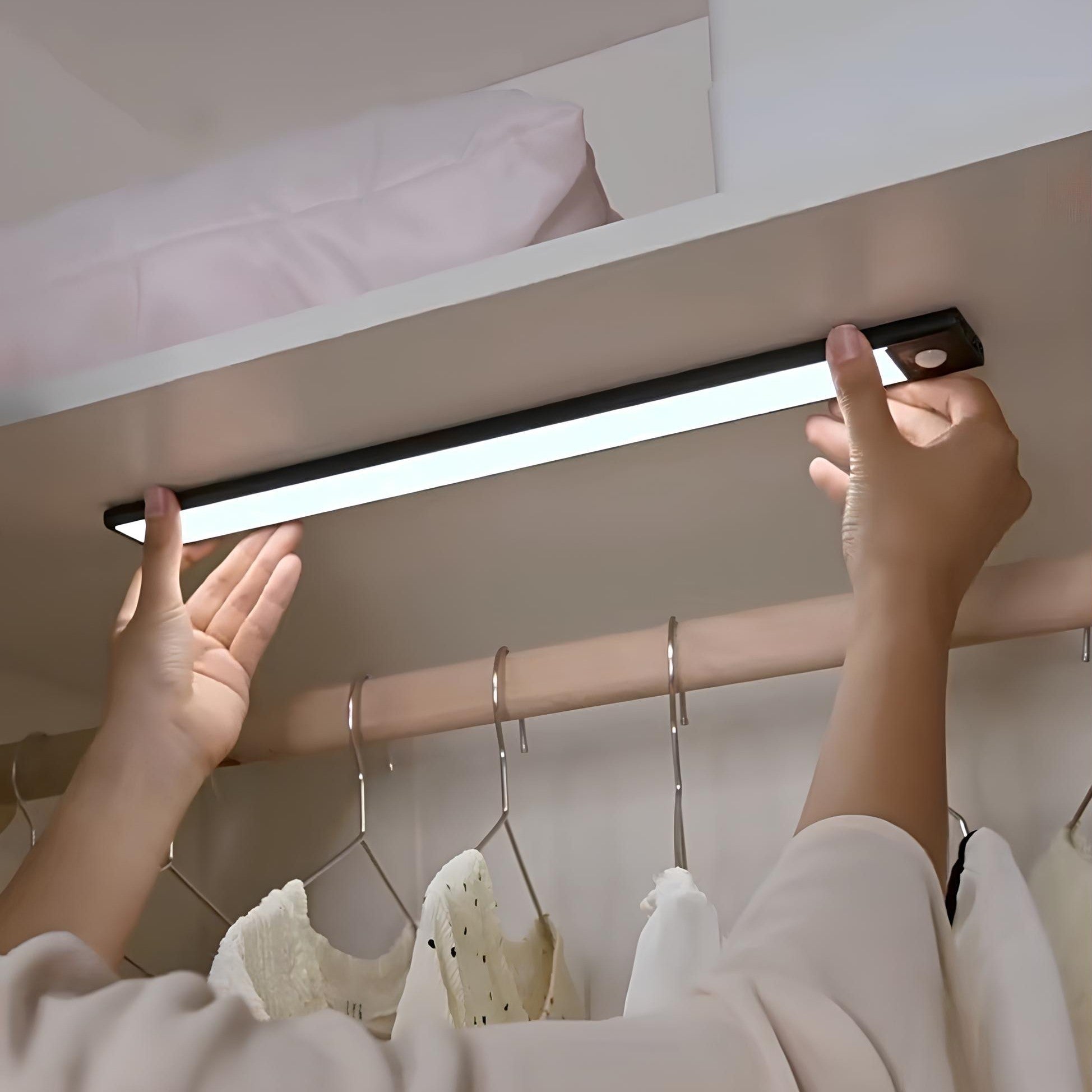 LED under-cabinet lamp with motion sensor in 30 cm size installed in a hallway