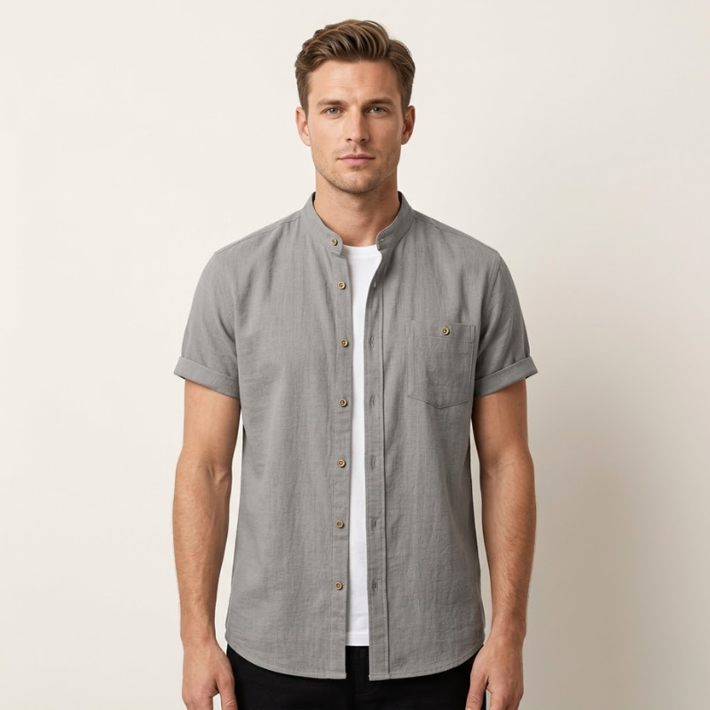 Men's woven short-sleeve shirt with chest pocket and rounded hem