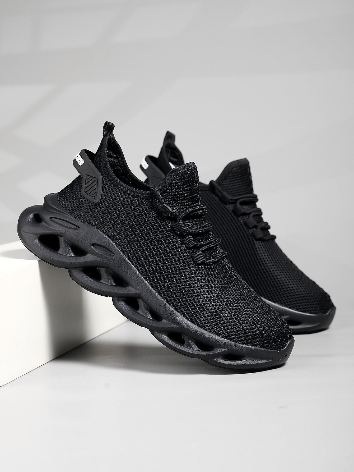 Mesh-löparskor med snörsystem för ventilation och stöd herr