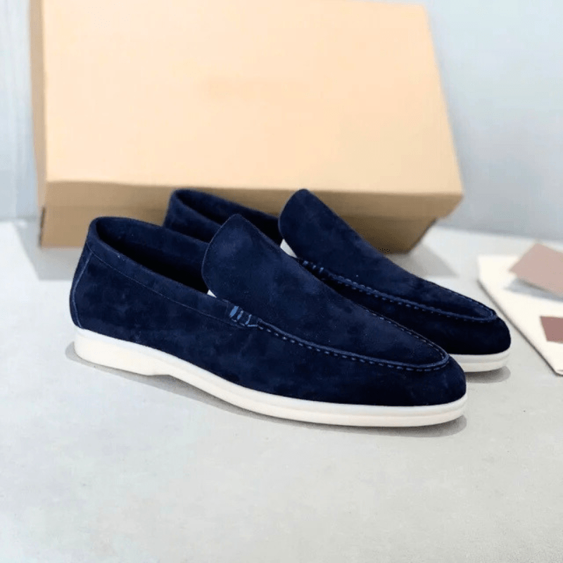 Loafers i mockamaterial med klassisk tofsprydnad för herr