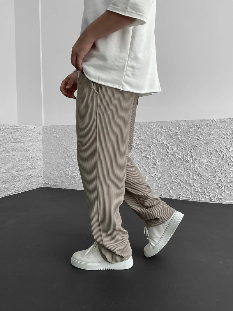 Men's relaxed trousers with vertical ribbed detail and elastic pull-on waistband
