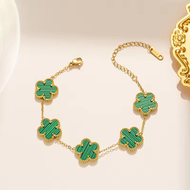 Green clover charm bracelet with delicate chain for women