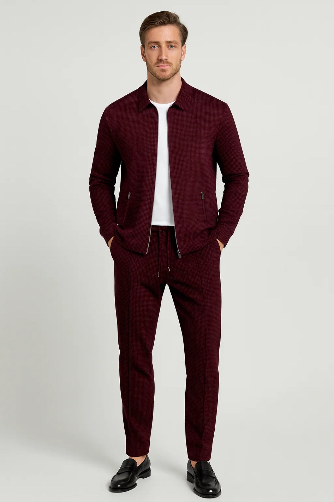 Tvådelat herrsett med dragkedjejacka och avsmalnande byxor i texturerat tyg