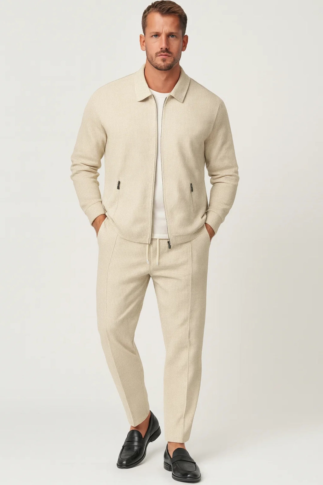 Strukturerat herrsett med zipjacka och matchande byxor, normal passform