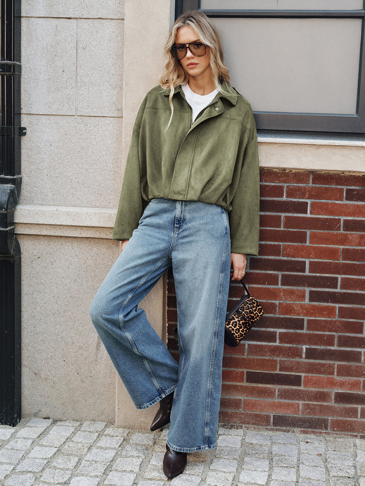 Mjuk damjacka med sidofickor, dragkedja och lös passform i höftlängd