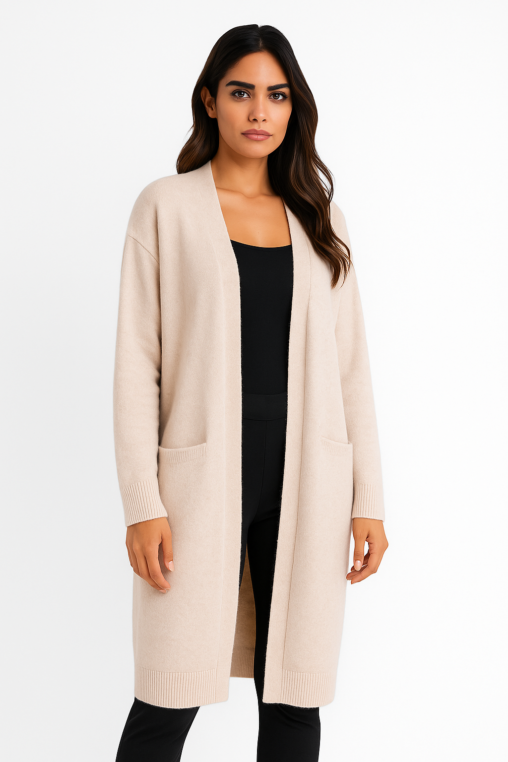 Stickad damkofta med praktiska framfickor och öppen design