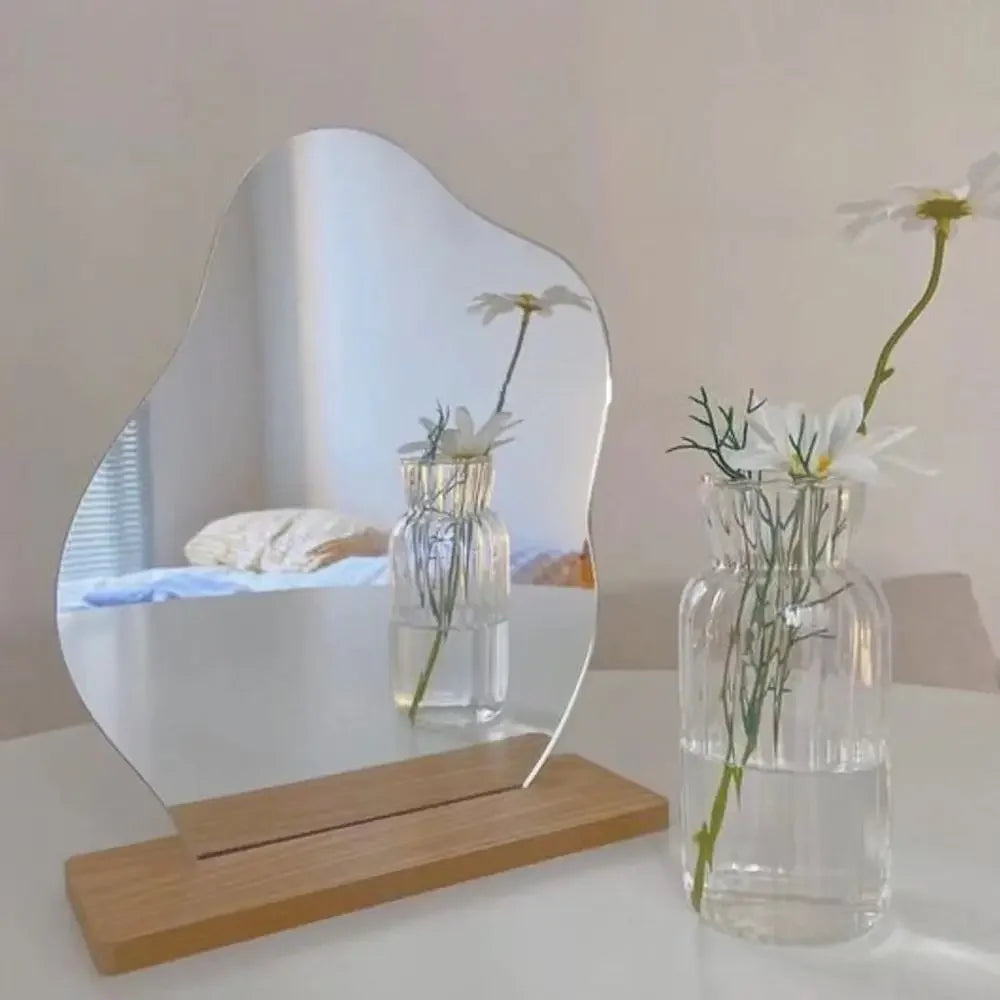 Bordspegel i akryl med flytande molnliknande silhuett