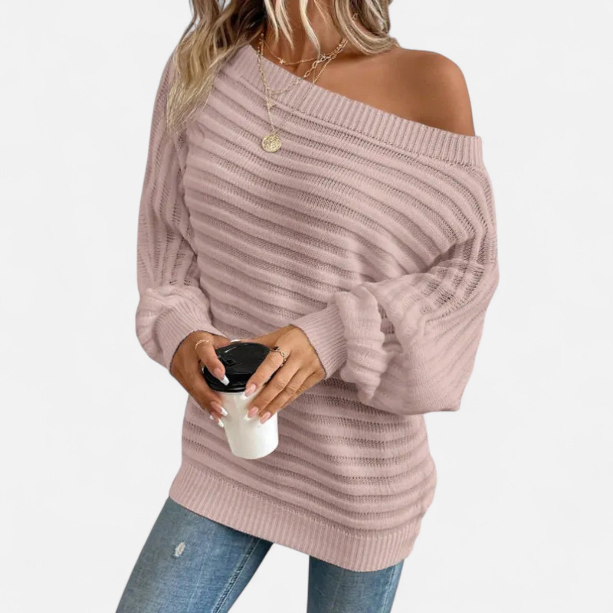 Stickad tröja med off-shoulder hals, ribbade kanter och lång längd