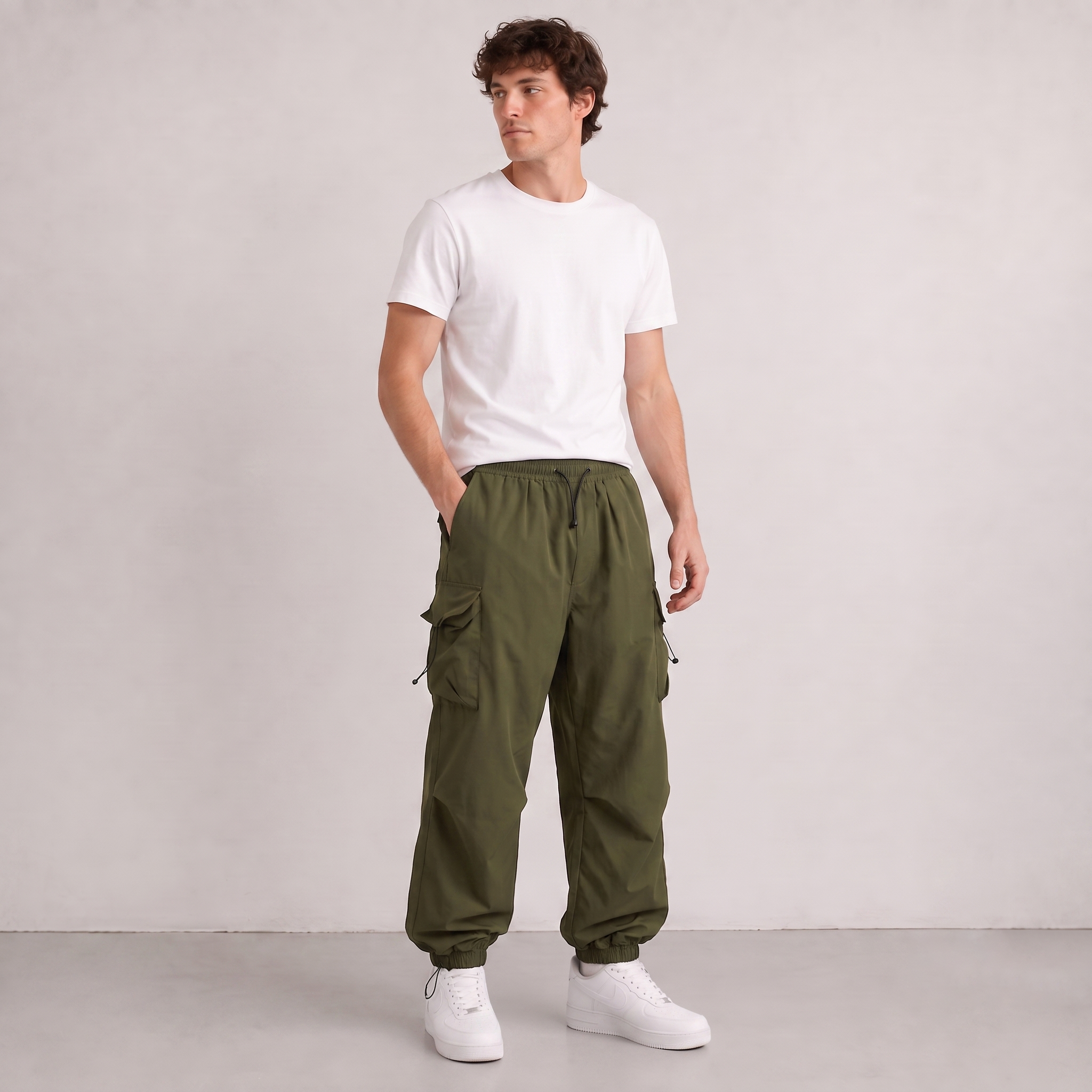 Men's relaxed fit cargo pants with side pockets and adjustable drawstring waist