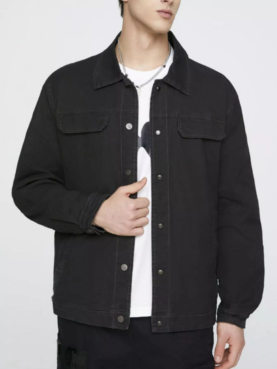 Men's utility jacket featuring double chest pockets and button closure