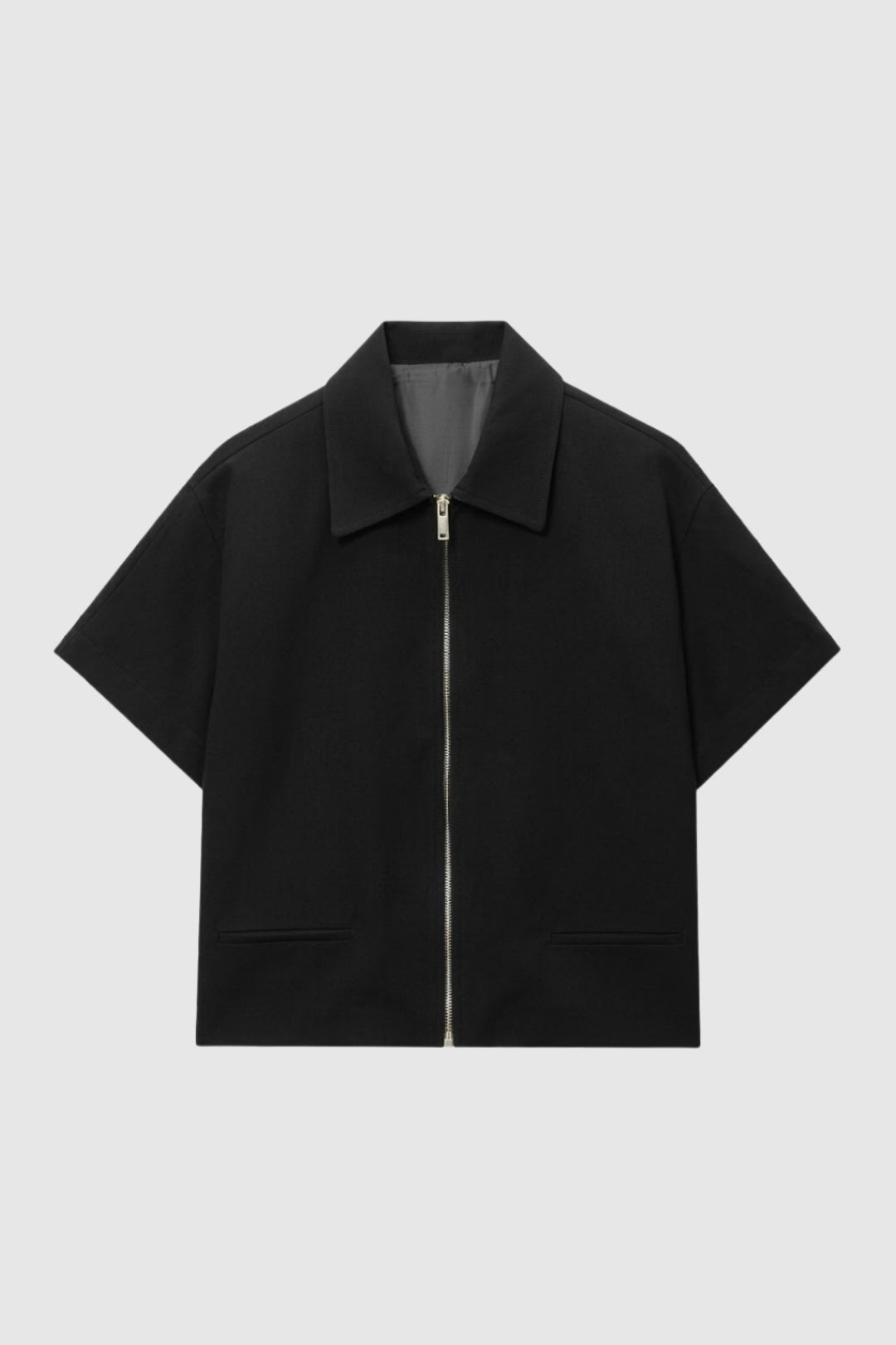 Women's short sleeve jacket with relaxed fit