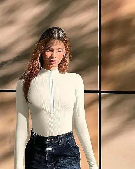 Långärmad bodysuit i elastiskt polyamidmaterial med framdraget