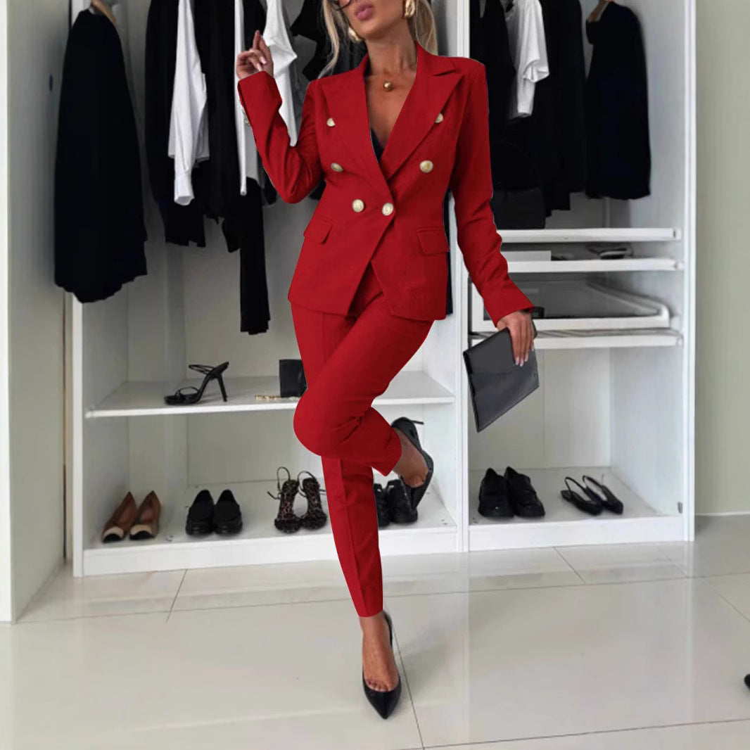 Damkostym med taillerad kavaj och matchande kostymbyxor