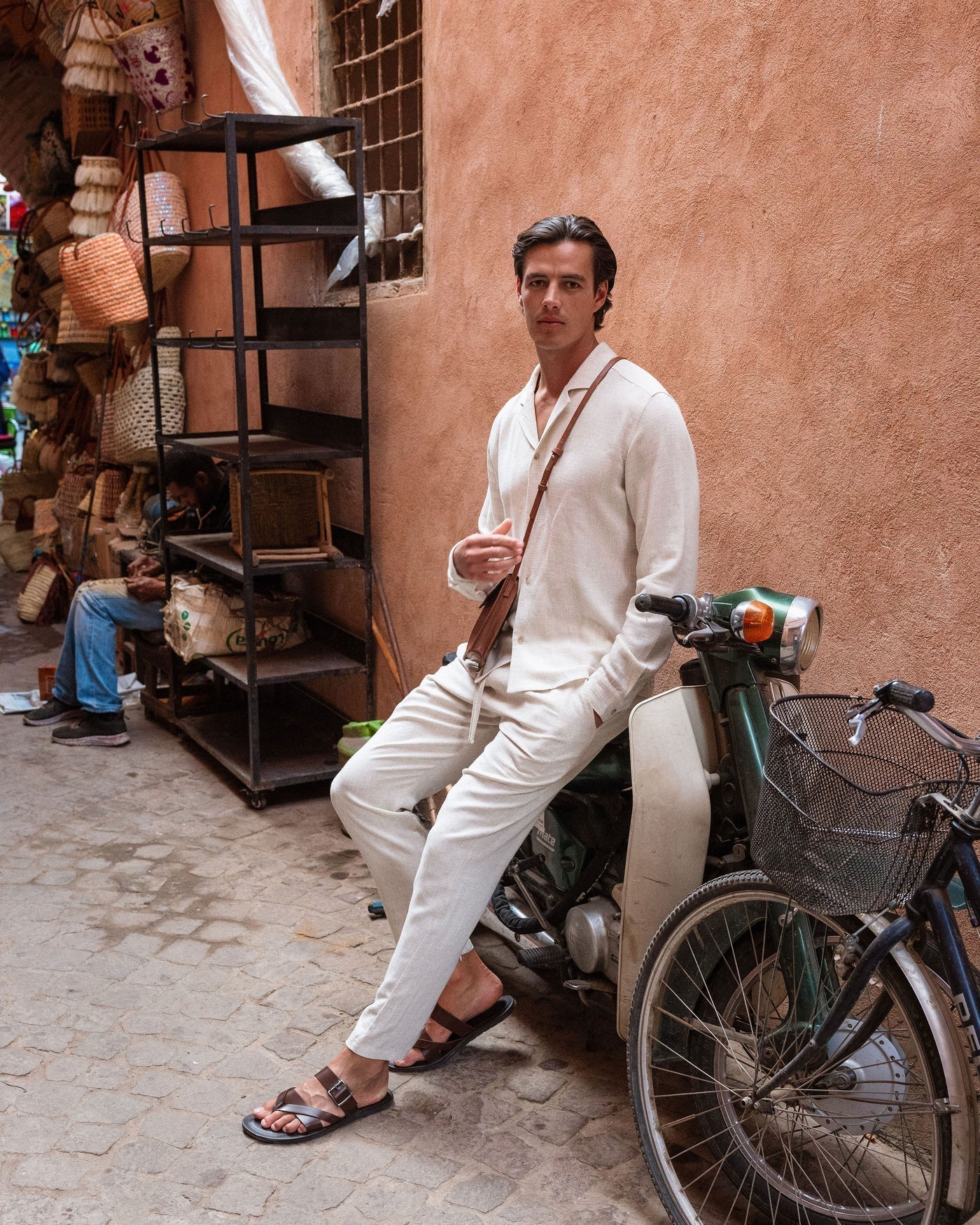 Men's relaxed-fit linen blend shirt with long sleeves and straight hem detail