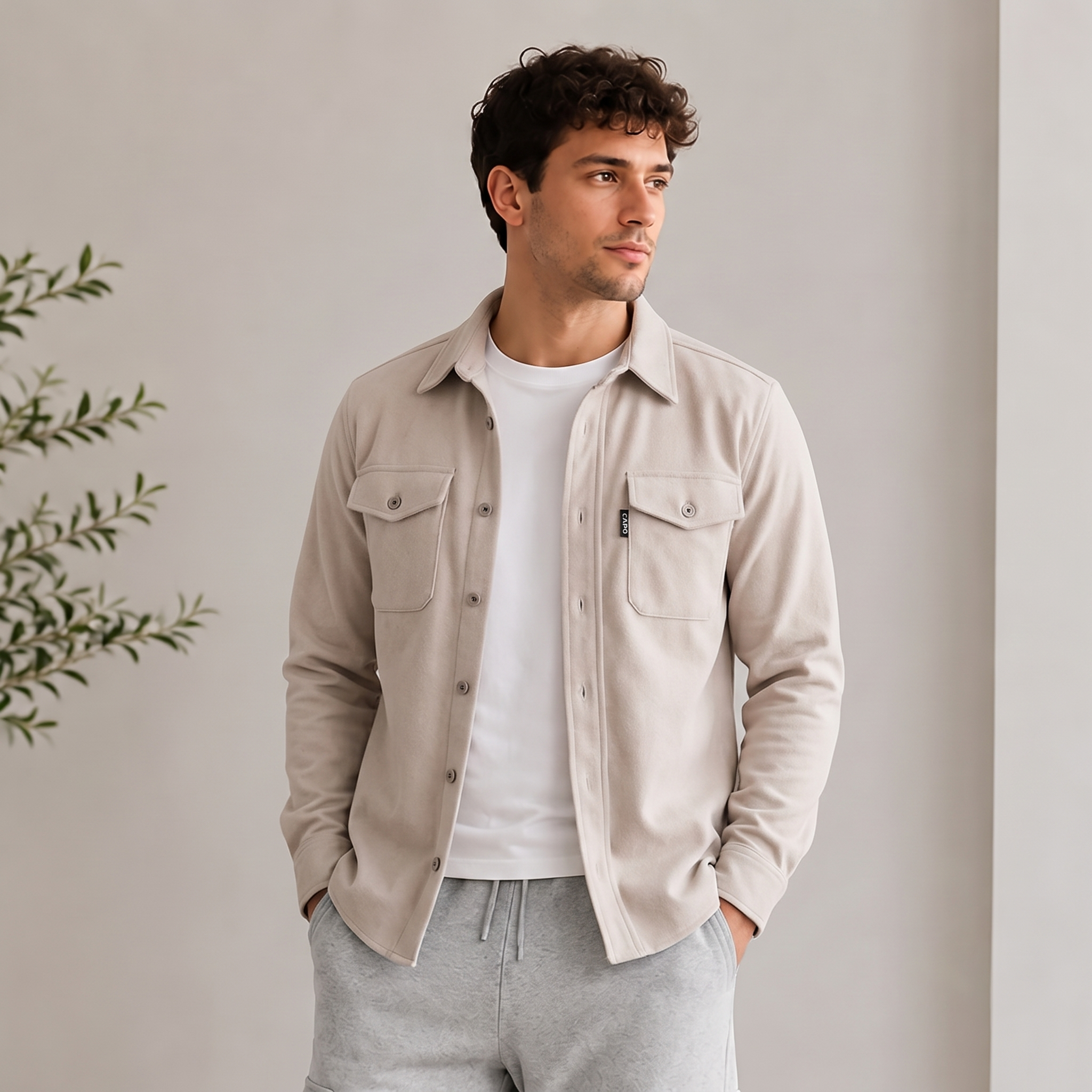 Men's overshirt with button closure, chest pockets with flap, and classic shirt collar