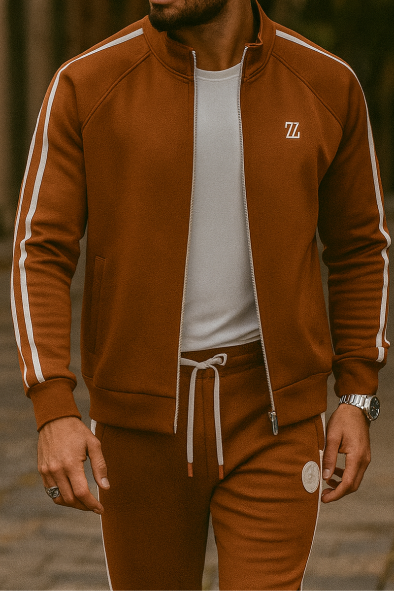 Stickad träningsjacka med byxor och kontrastränder