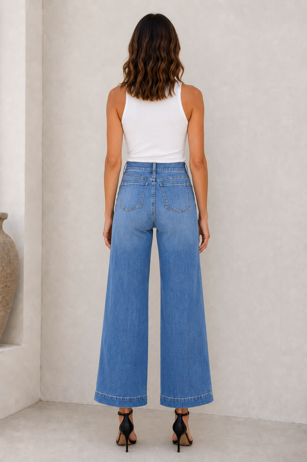 Women's wide-leg denim jeans with high waist and five-pocket design