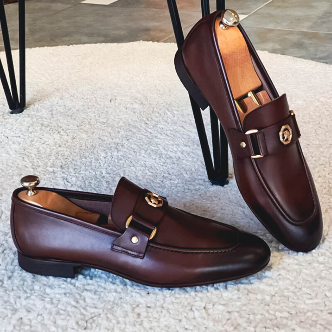 Men's slip-on leather loafers with structured upper and flat outsole
