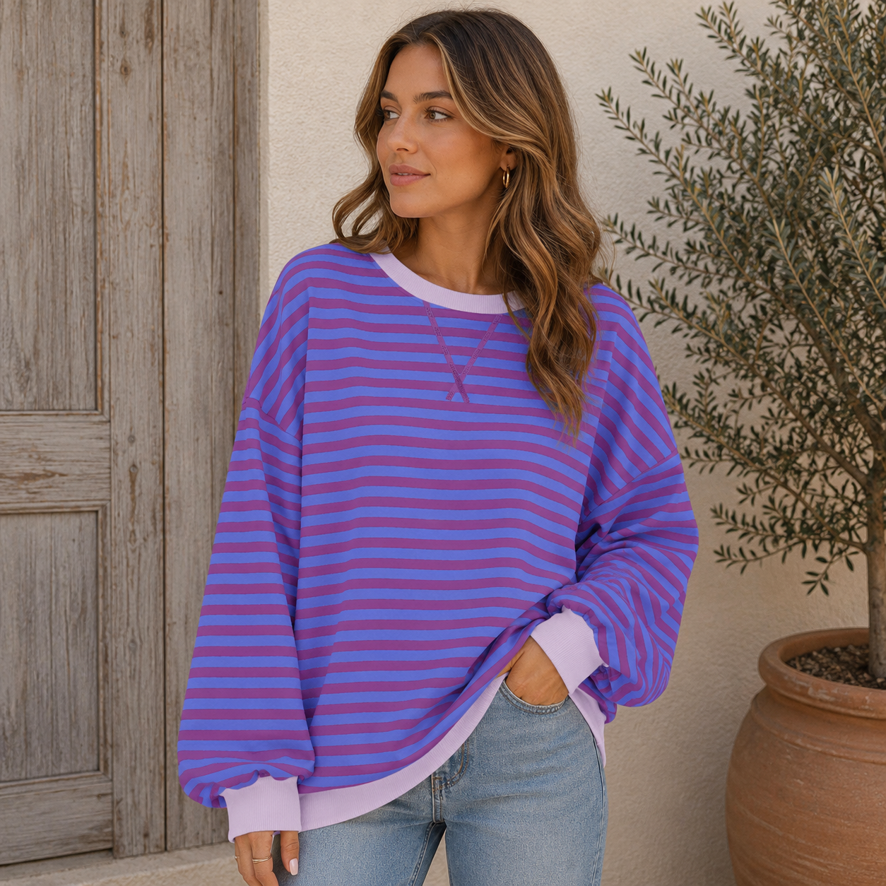 Striped women's oversized sweatshirt with contrast-trimmed hem and cuffs, casual everyday style