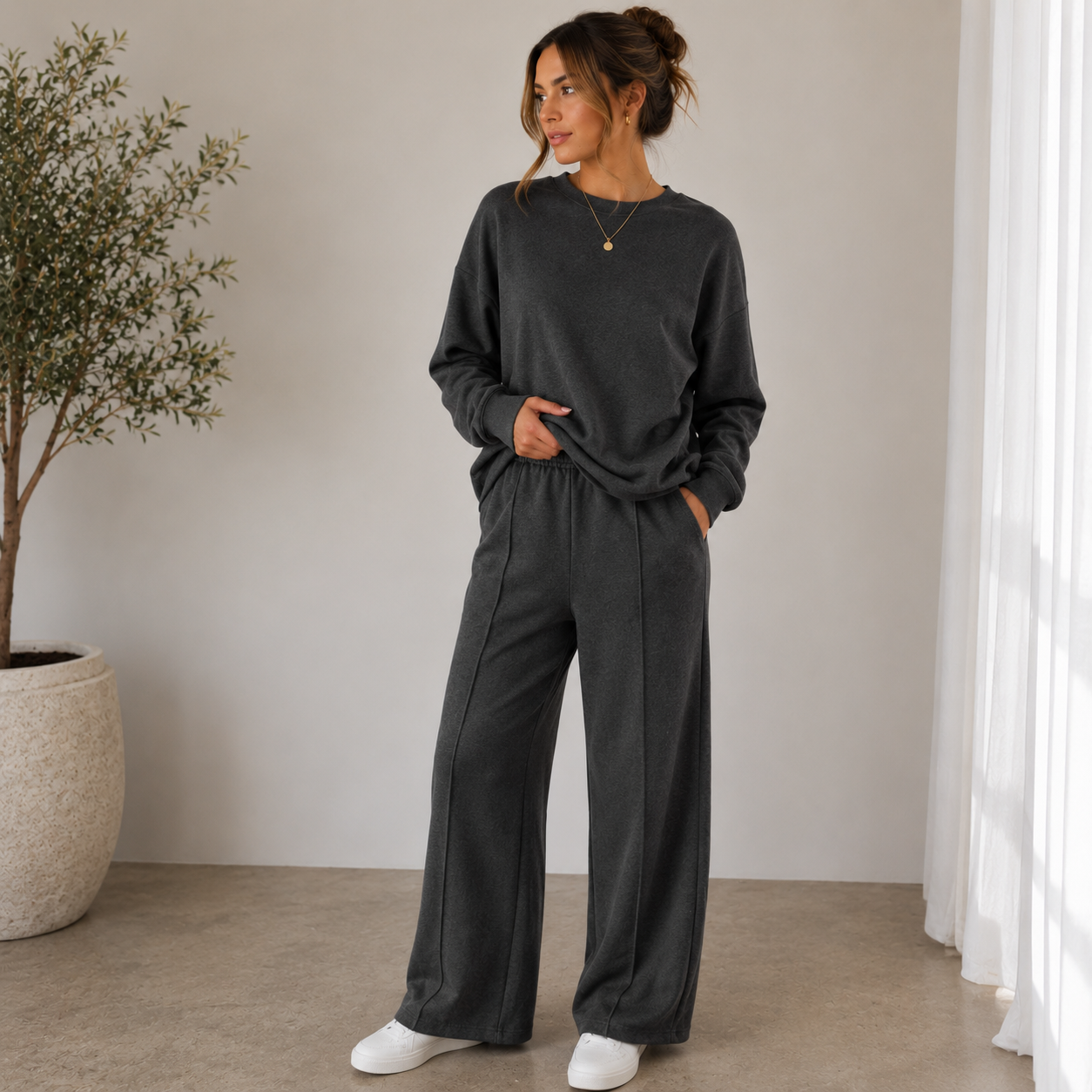 Women's pull-on long-sleeve sweater and wide-leg trousers set with round neckline in polyester