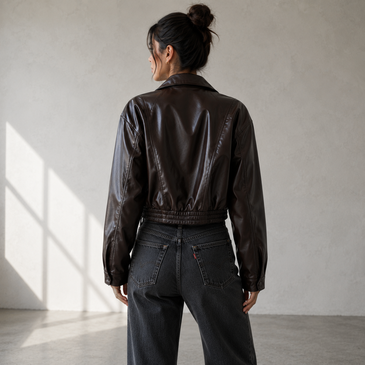Women's cropped faux leather jacket with regular fit and clean collar detail