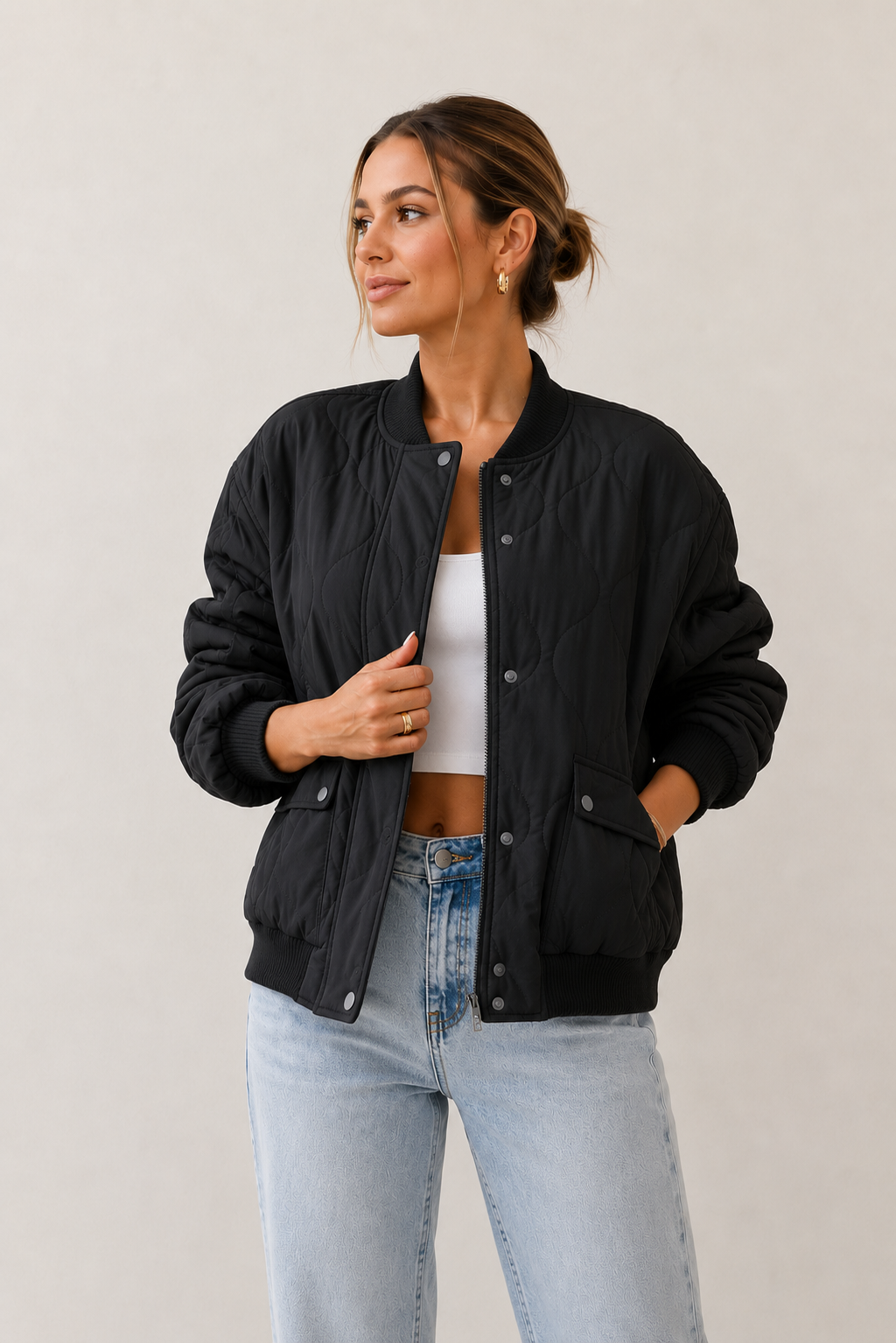 Women's relaxed silhouette padded jacket with ribbed cuffs and snap button closure