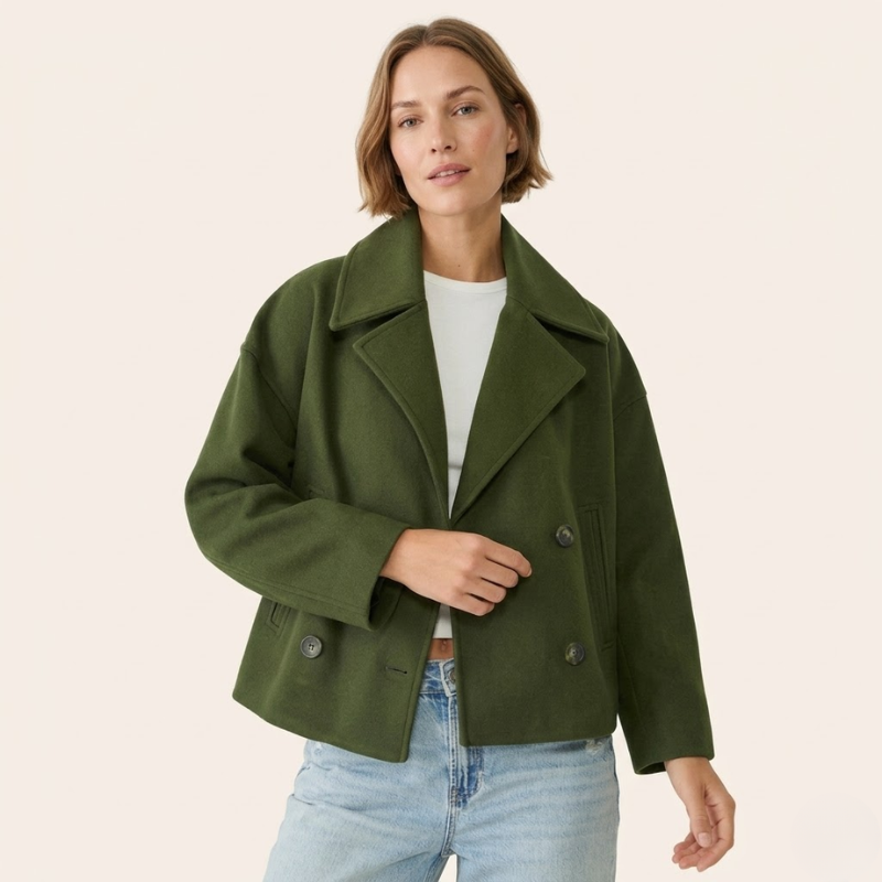 Women's wool blend short coat with double-breasted closure and side pockets