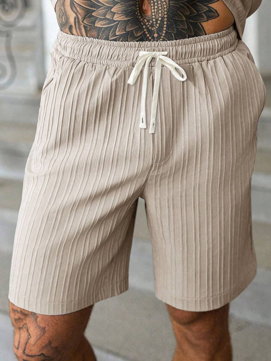 Men's casual matching set with short-sleeved shirt and knee-length shorts in ribbed texture