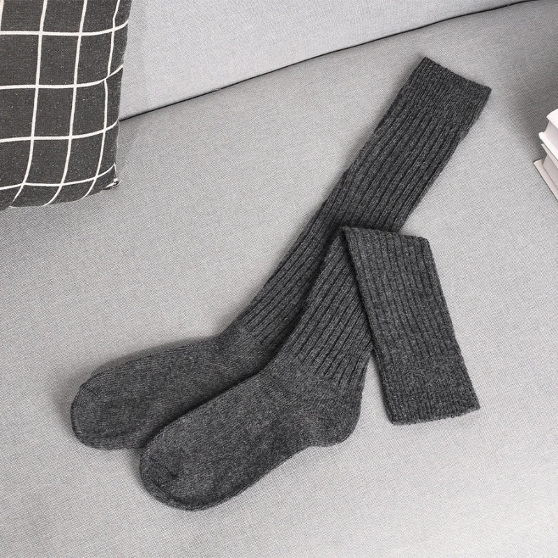 Women's ribbed knitted socks suitable for everyday shoes or indoor wear