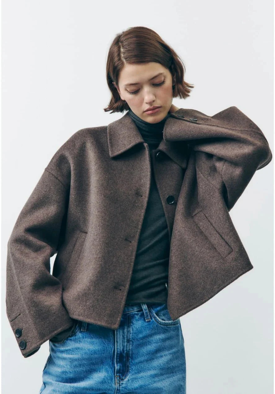 Women's short wool-blend jacket with front button closure and classic collar