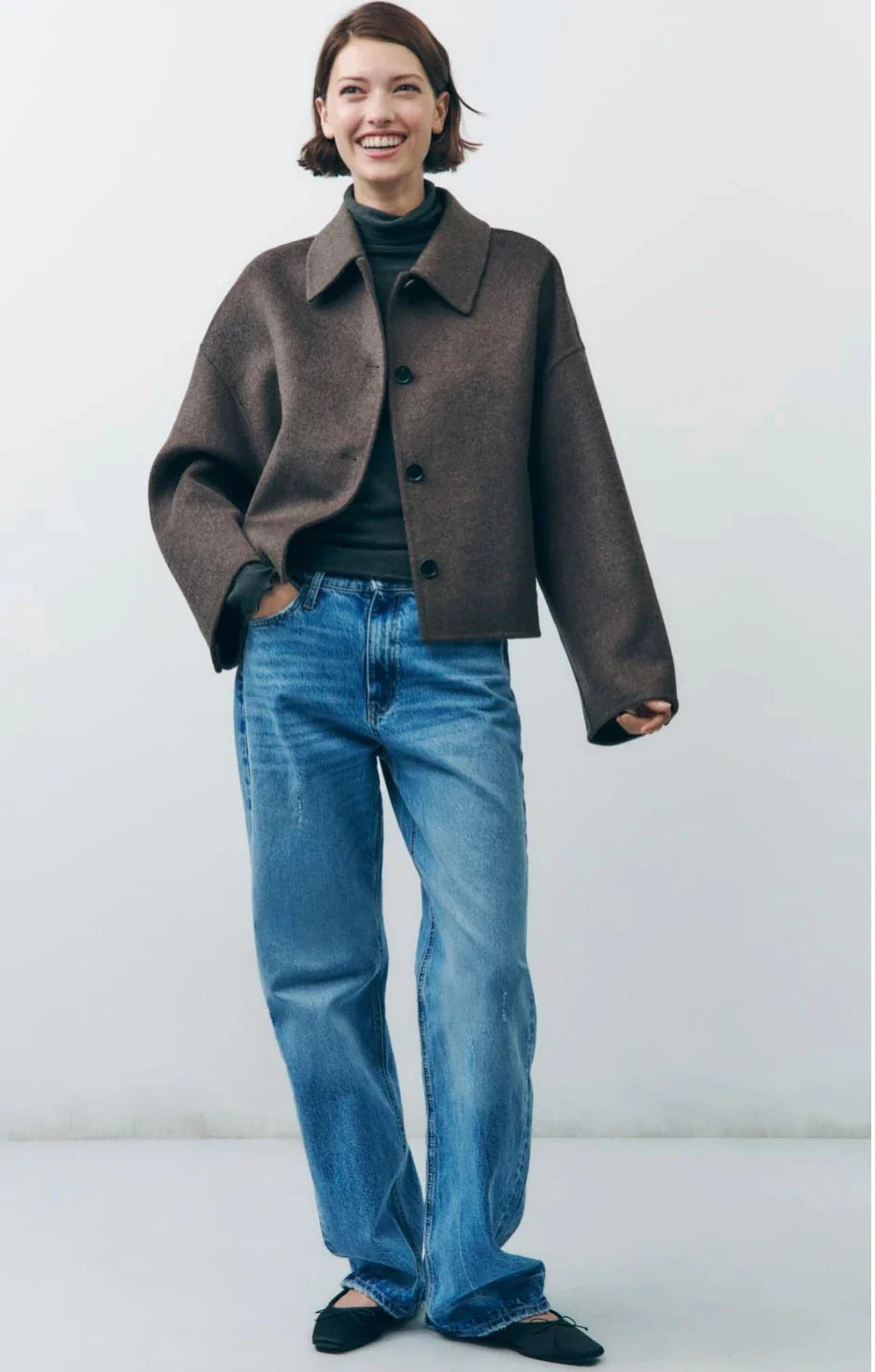 Women's straight-fit wool-blend jacket with slanted pockets and button front
