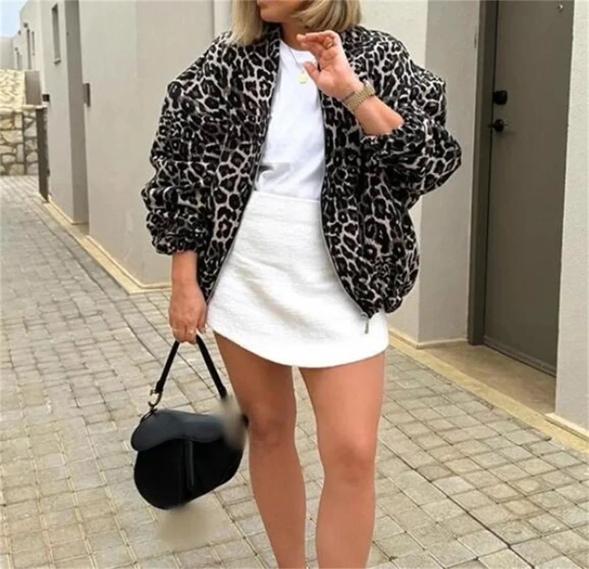 Leopard print women's jacket with front zipper and hip-length cut