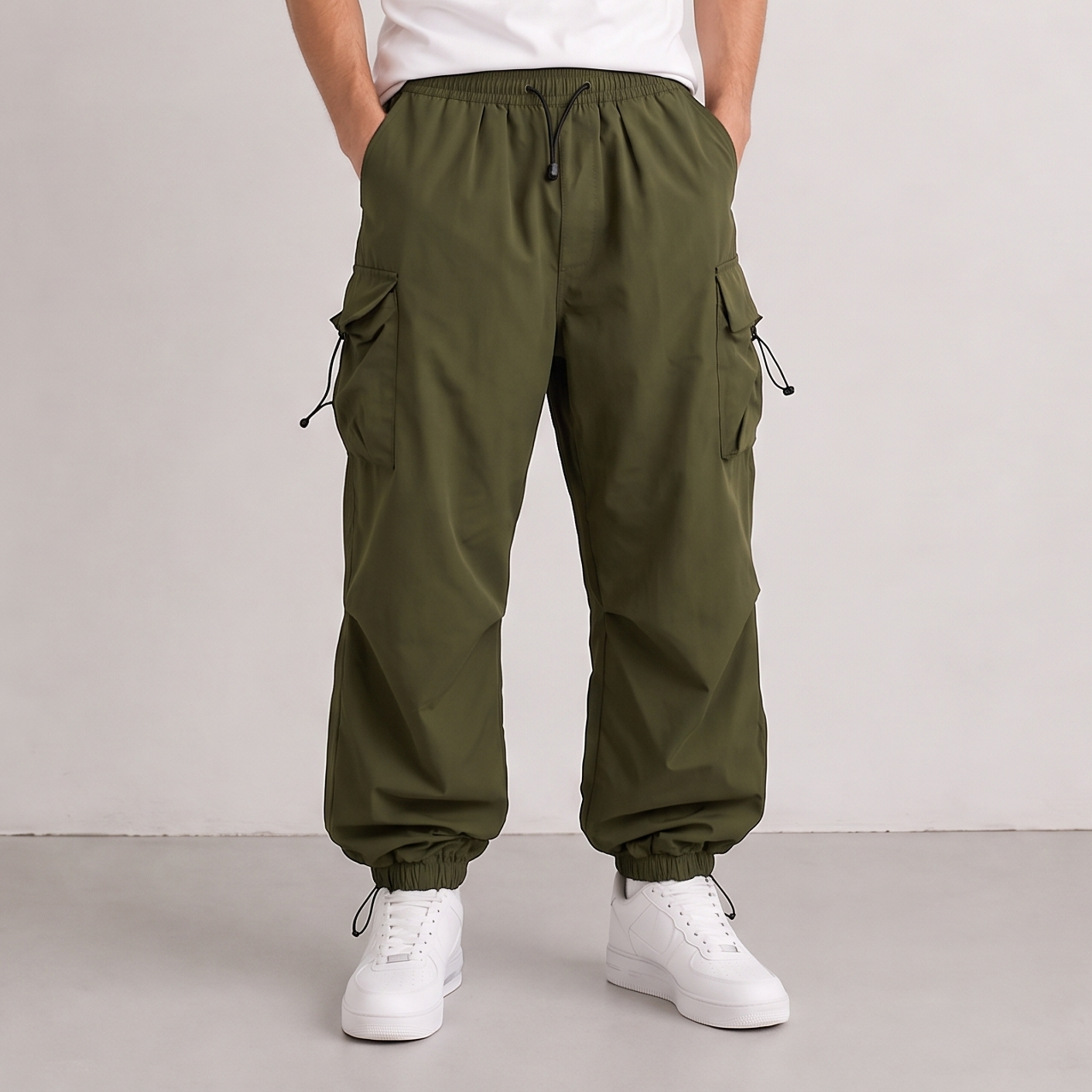 Men's relaxed fit cargo pants with side pockets and adjustable drawstring waist