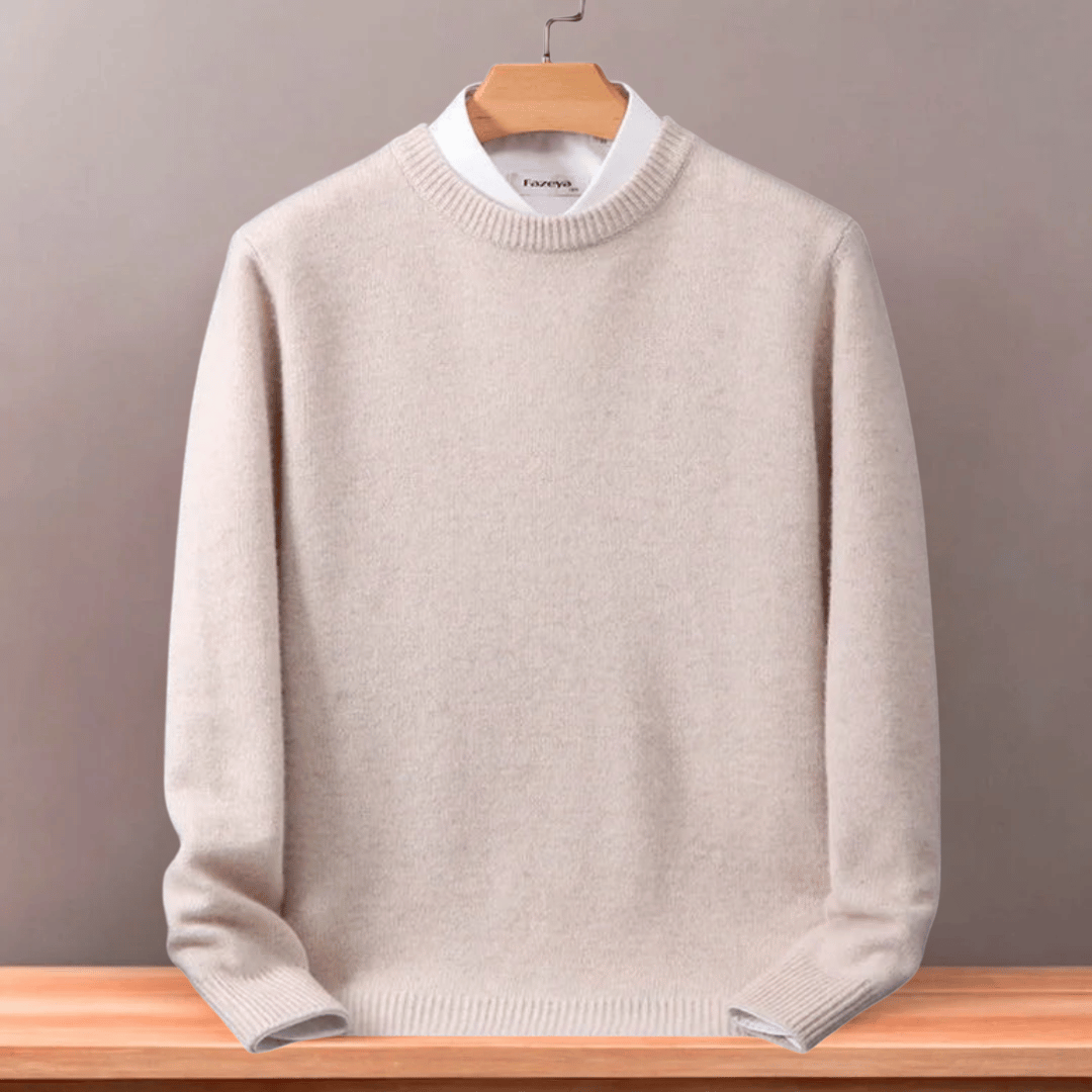 Men's knitted sweater with round neck and smooth stitch surface, straight silhouette