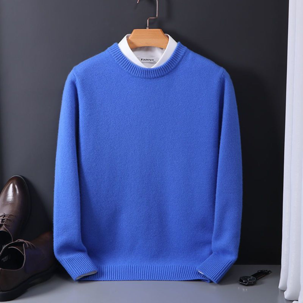 Knitted men's sweater with round neckline and relaxed straight silhouette