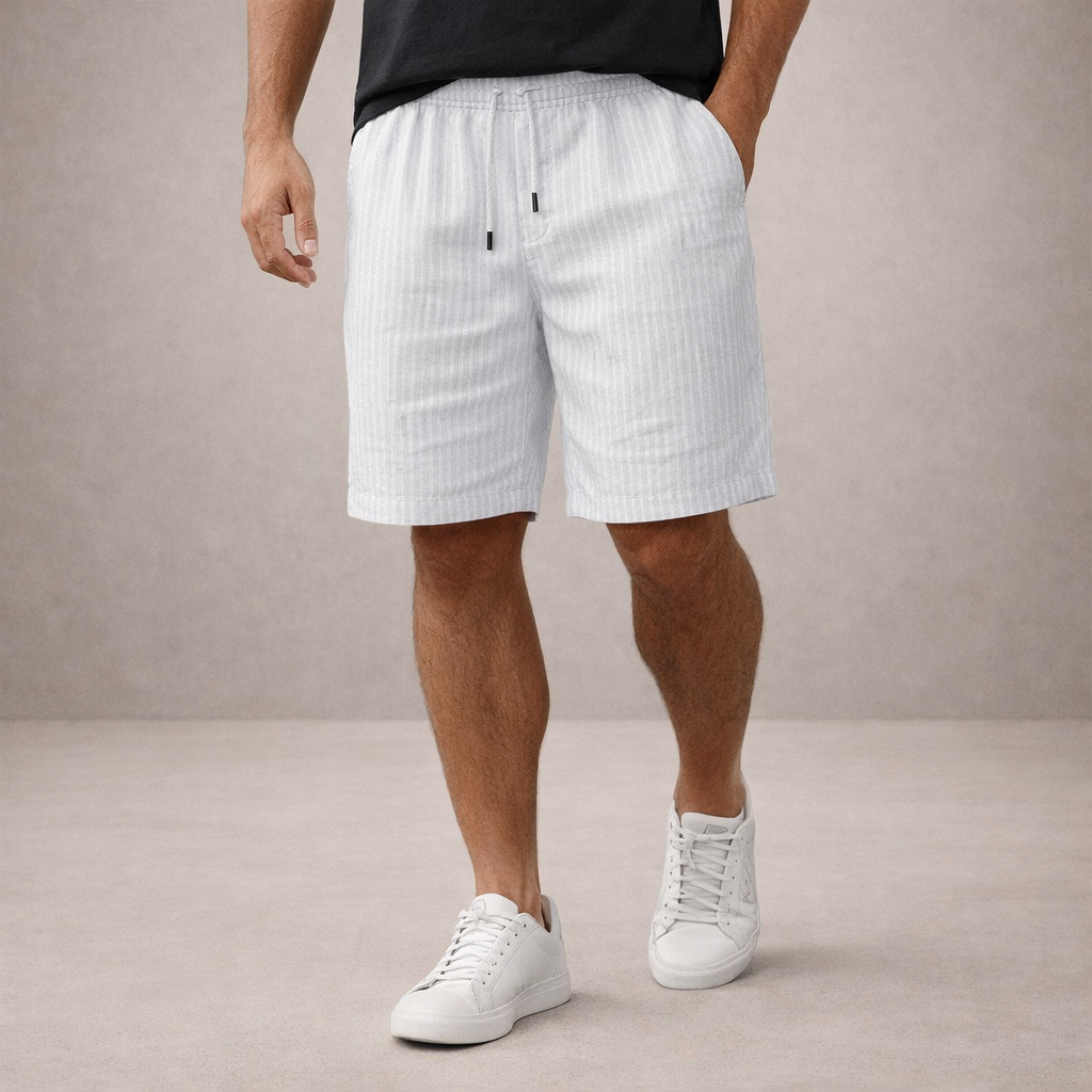 Regular fit casual shorts with zip fly closure