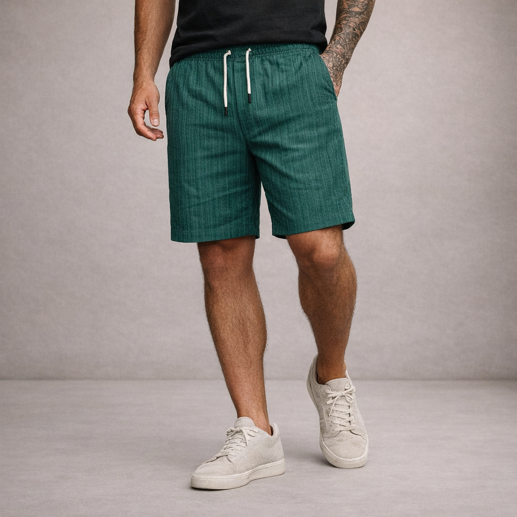 Plain casual shorts with mid rise waistband