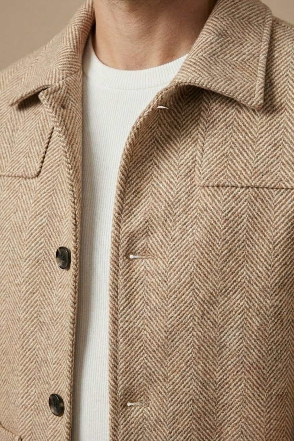 Men's regular-fit woven jacket with clean cuffs and classic collar